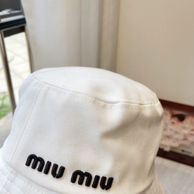 미우미우 MIUMIU 여성 벙거지모자 MU020