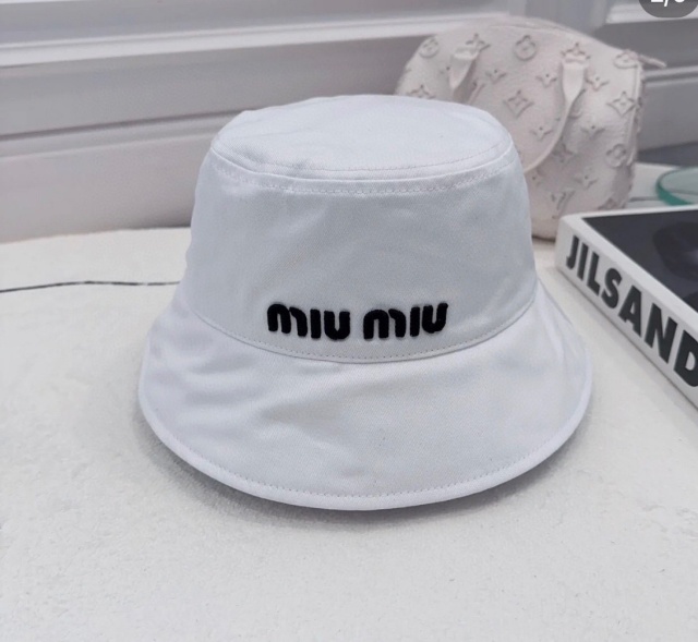 미우미우 MIUMIU 여성 벙거지모자 MU024