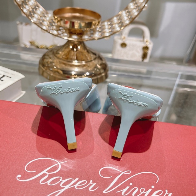 로저비비에 ROGER VIVIER 여성 샌들 RV170