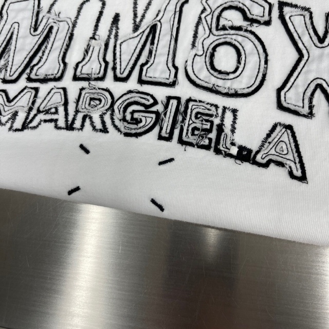 메종 마르지엘라 Maison Margiela 남성 라운드 반팔 MG149