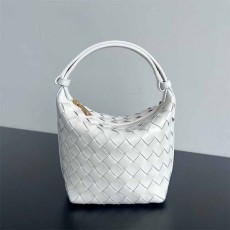 보테가 BOTTEGA VENETA 여성 캔디 월리스 토트백 BO0925