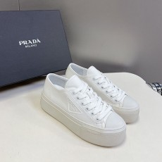 프라다 PRADA 여성 스니커즈 PR198