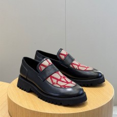 발렌티노 VALENTINO 남성 가라바니 젠틀맨 로퍼 VN1470