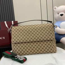 구찌 GUCCI 웹 디테일의 미디엄 GG 크로스백 GU1342