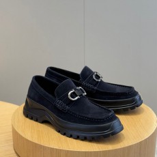 페레가모 FERRAGAMO 남성 스웨이드 로퍼 FM08759