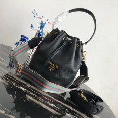 프라다 PRADA  비텔로 다이노 로고 버킷백 1BE018  PR0680