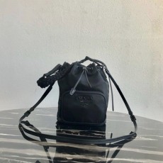 프라다 PRADA 버킷백 1BH038 PR0979