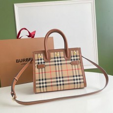 버버리 BURBERRY 여성 타이틀백 BB0727