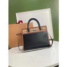 버버리 BURBERRY 미디엄 타이틀백 BB0719
