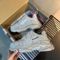 발렌시아가 Balenciaga 남여공용 트리플S 스니커즈 BG0583