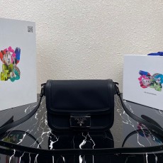 프라다 PRADA 로고 장식 크로스백 1BD257 PD0632