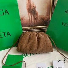 보테가 BOTTEGA VENETA 인트레치아토 만두백 BO0611