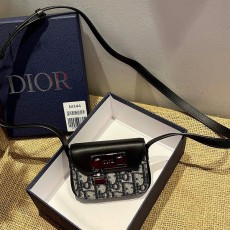 디올 DIOR 21SS 나노 파우치백 DR690