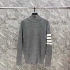 톰브라운 THOMBROWNE 남성 목폴라 니트 T376