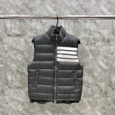 톰브라운 THOMBROWNE 남성 패딩 조끼 T414