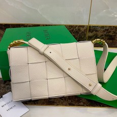 보테가 BOTTEGA VENETA 인트레치아토 카세트백 666870 BO0697