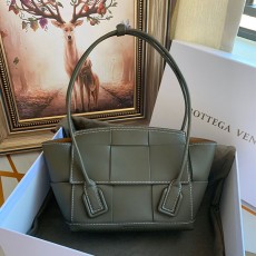 보테가 BOTTEGA VENETA 아르코33 토트백 575943 BO0685