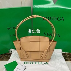 보테가 BOTTEGA VENETA 아르코33 토트백 575943 BO0681