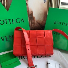 보테가 BOTTEGA VENETA 인트레치아토 카세트백 667298 BO0772