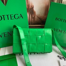 보테가 BOTTEGA VENETA 인트레치아토 카세트백 667298 BO0776