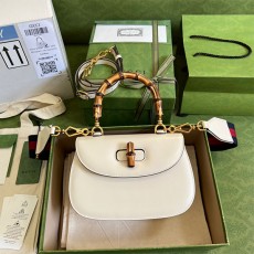 구찌 GUCCI 뱀부 스몰 탑 핸들백 675797 GU01865