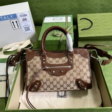 구찌 GUCCI X발렌시아가 클래식 토트백 681690 GU01972