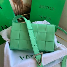 보테가 BOTTEGA VENETA 인트레치아토 카세트백 667298 BO0801