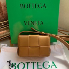 보테가 BOTTEGA VENETA 베네타 미니 카세트백 666688 BO0819