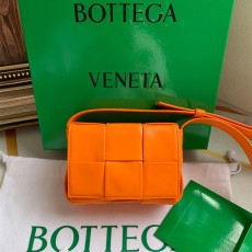 보테가 BOTTEGA VENETA 베네타 미니 카세트백 667048 BO0812