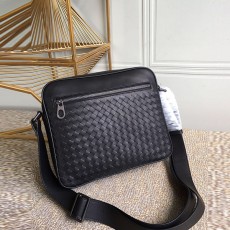 보테가 BOTTEGA VENETA 남성 가죽 메신저백 BO0864