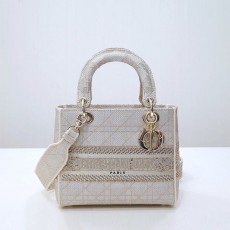 디올 DIOR 레이디 디라이트 자수백 DR839