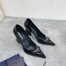 프라다 PRADA 여성 펌프스  PR0370