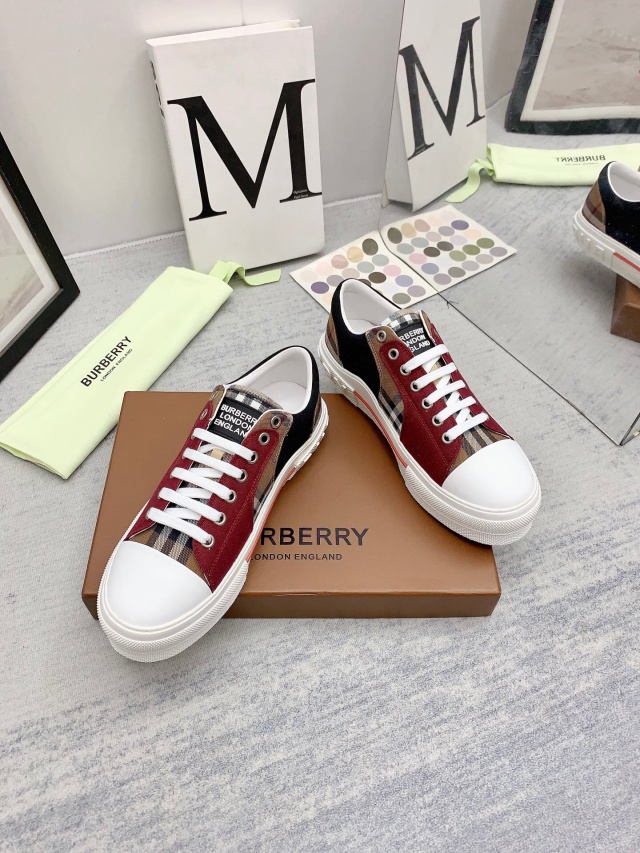 버버리 BURBERRY 남여공용 빈티지 스니커즈 BB402