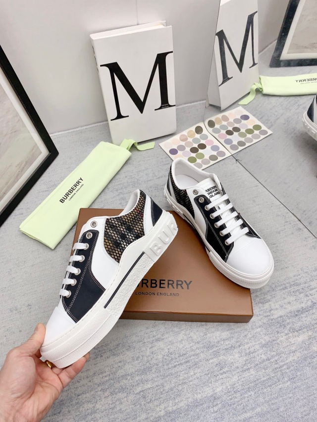 버버리 BURBERRY 남여공용 빈티지 스니커즈 BB402