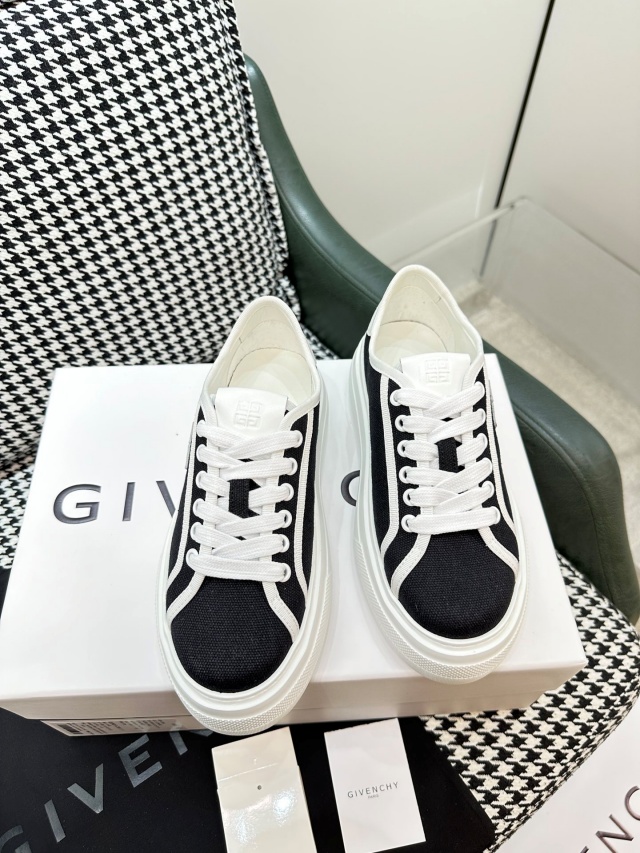 지방시 GIVENCHY 남여공용 스니커즈 GV0795